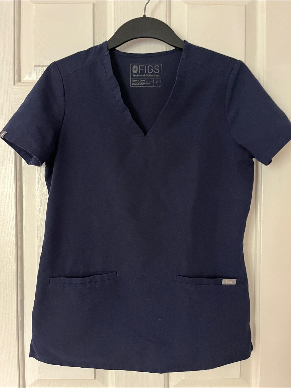 FIGS Technical Collection Casma 3-Pocket V-Neck Scrub Top Navy Blue Size XS